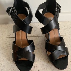 Dolce vita 4” black wedge size GUC